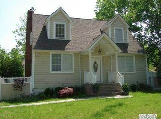 65 Grove Rd, Kings Park, NY 11754