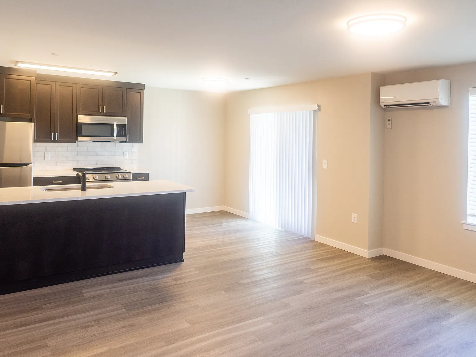 2 bed, 1000 sqft, $1,700 — Photo 4