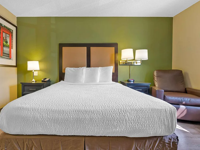Studio Suite - 1 Queen Bed