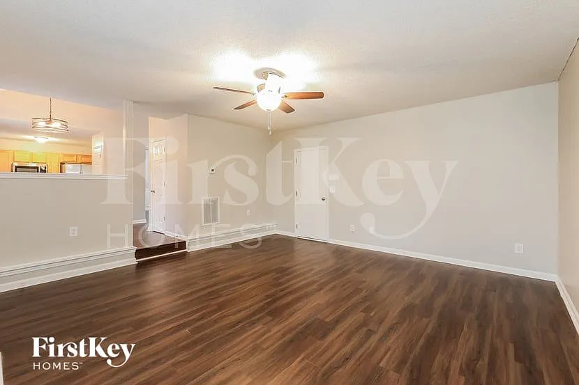3 bed, 2.5 bath, 1710 sqft, $2,185 — Photo 3