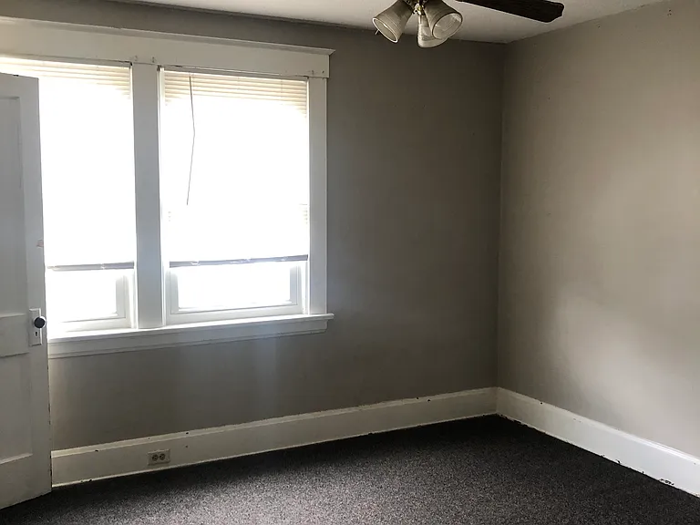 711 Delmar Pl — Photo 3
