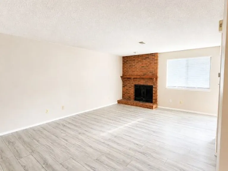 1062 S Yampa St — Photo 2