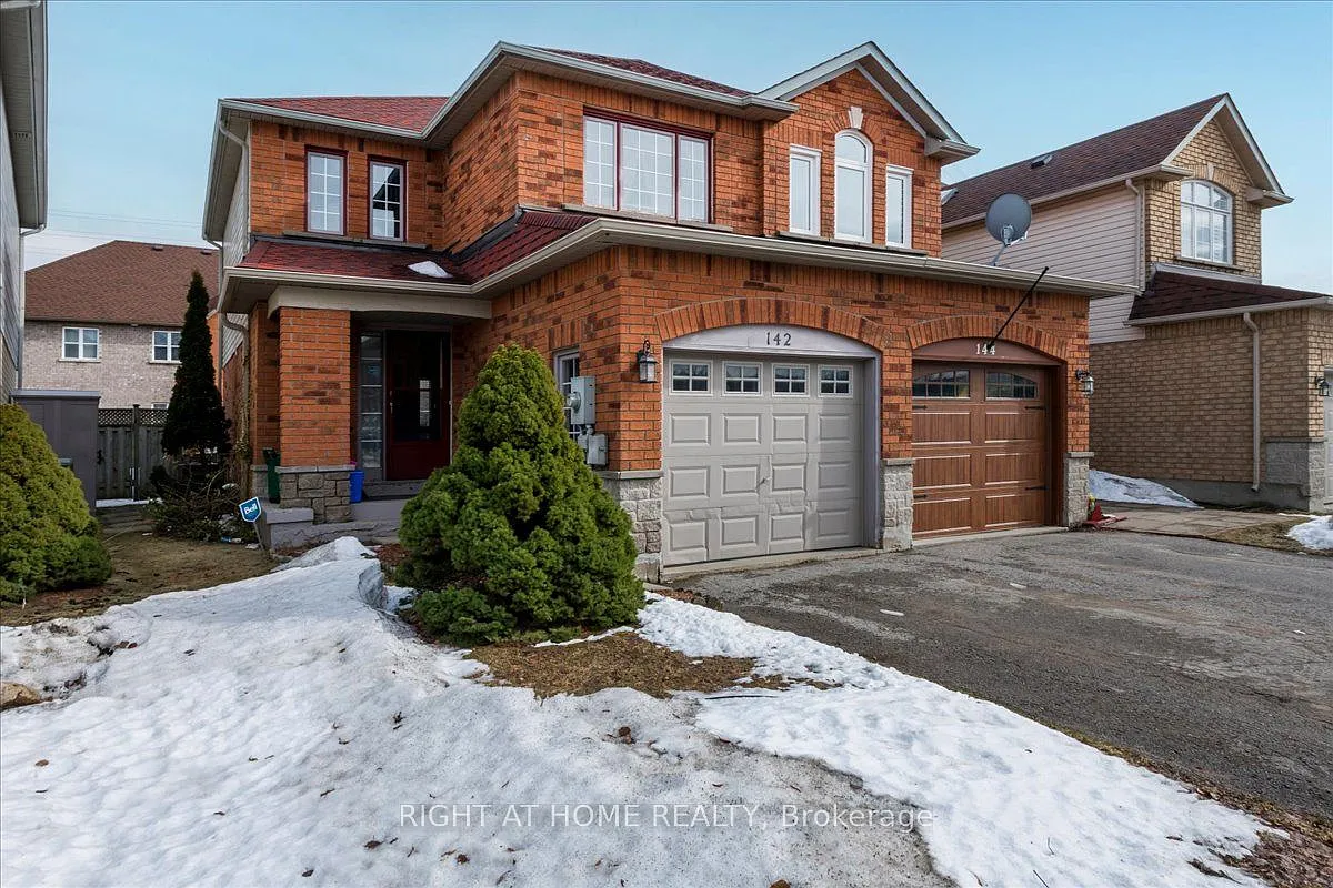 142 Leslie Ave photo 1