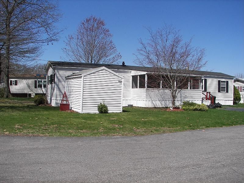 2nd image of 24 Blueberry Ln