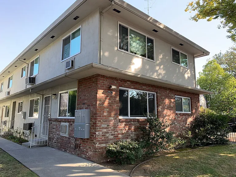 2517 W Street — Photo 1