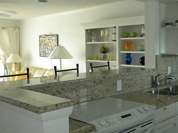 4th image of 300 Park Shore Dr APT 2B