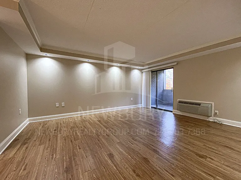530 N Main Street - The Townhouse. — Photo 38