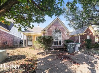 6694 N Regency Park Cir, Memphis, TN 38115