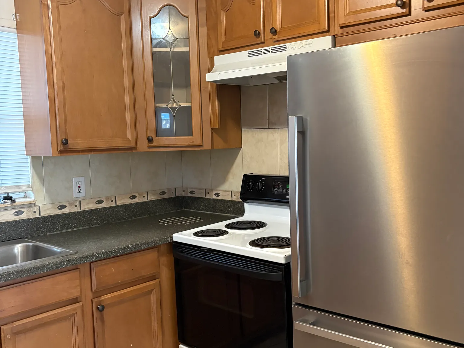 3 bed, 1200 sqft, $2,100 — Photo 4