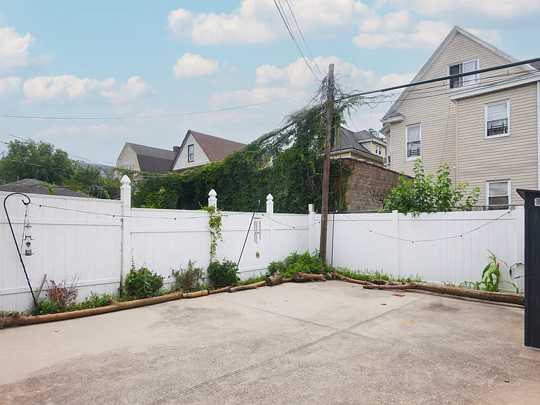1646 Brooklyn Ave #1 — Photo 10