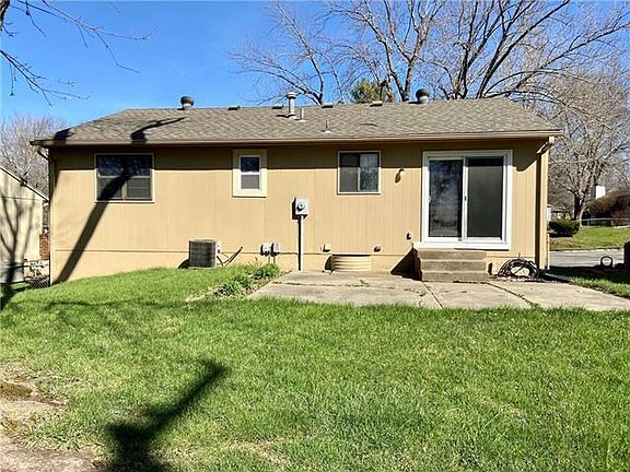4th image of 2708 NW Castle Dr