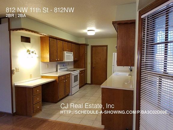 4th image of 812 NW 11th St #812NW