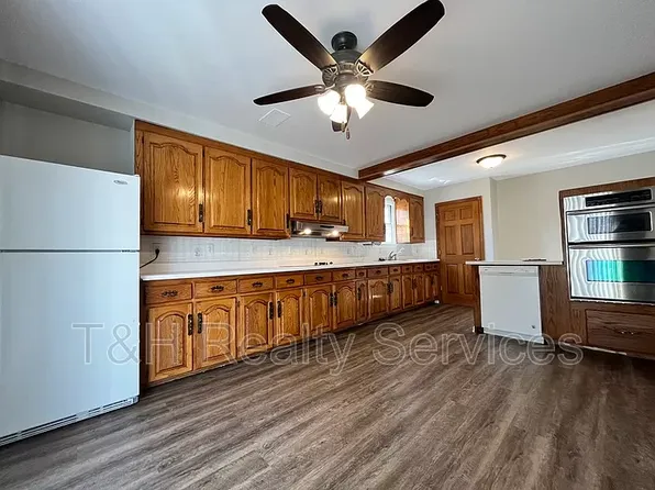 2704 S Macedonia Ave, Muncie, IN 47302