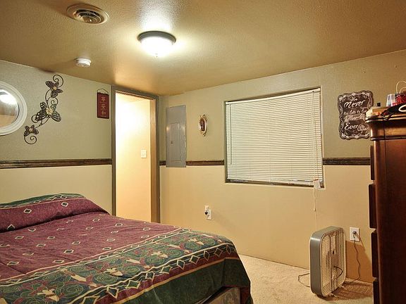 5th image of 1029 Sanford Ave