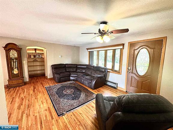 5th image of 8128 Long Lake Rd