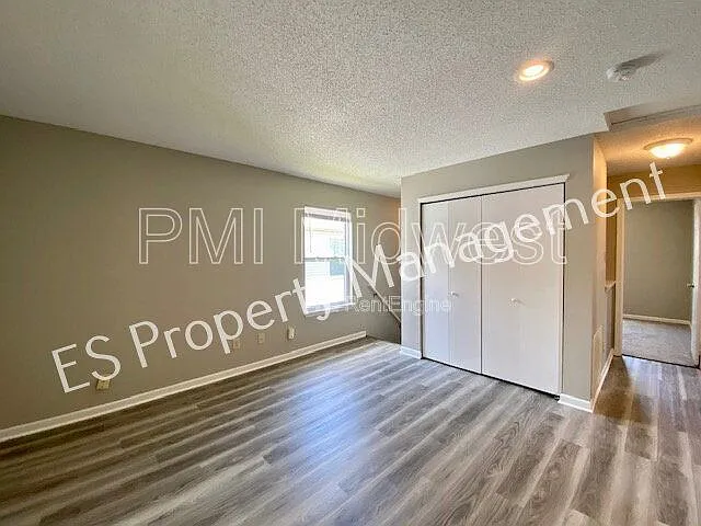 10902 Glenayr Dr — Photo 26