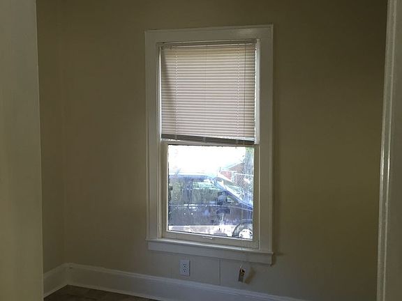 5th image of 2207 Creswell Ave