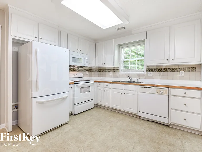 996 Highway 211 NE — Photo 5
