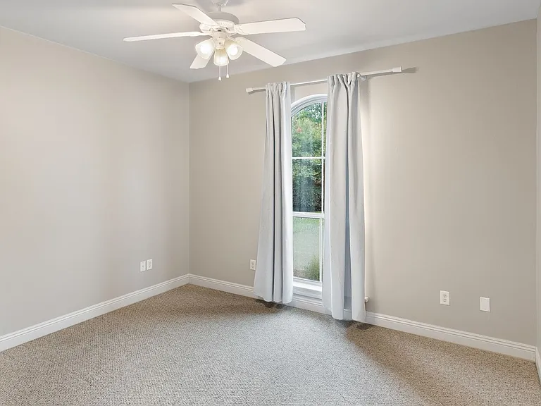 10741 Hillmont Ave — Photo 9