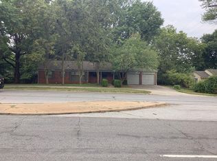 9438 State Line Rd, Leawood, KS 66206