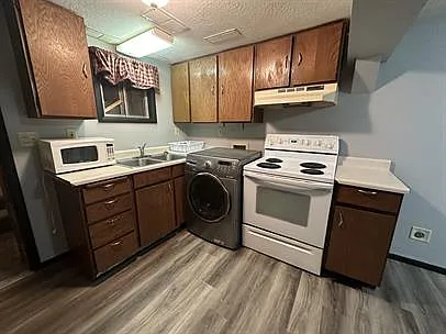 3 bed, 832 sqft, $1,300 — Photo 3