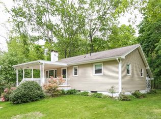 70 Roxbury Rd, Niantic, CT 06357