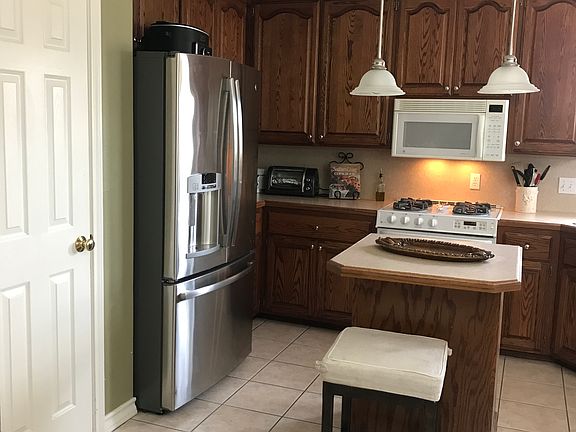 3rd image of 1204 Arnold Ln