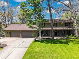 8209 Manor Dr, Fort Wayne, IN 46825