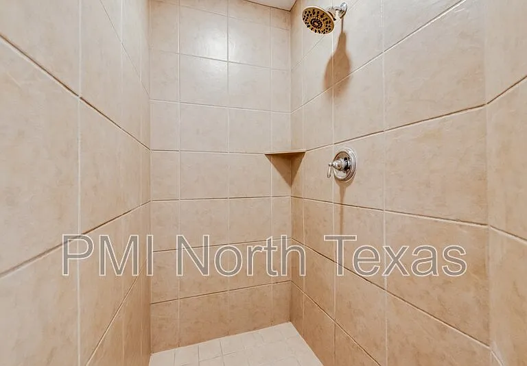 2404 Sun Creek Dr — Photo 18