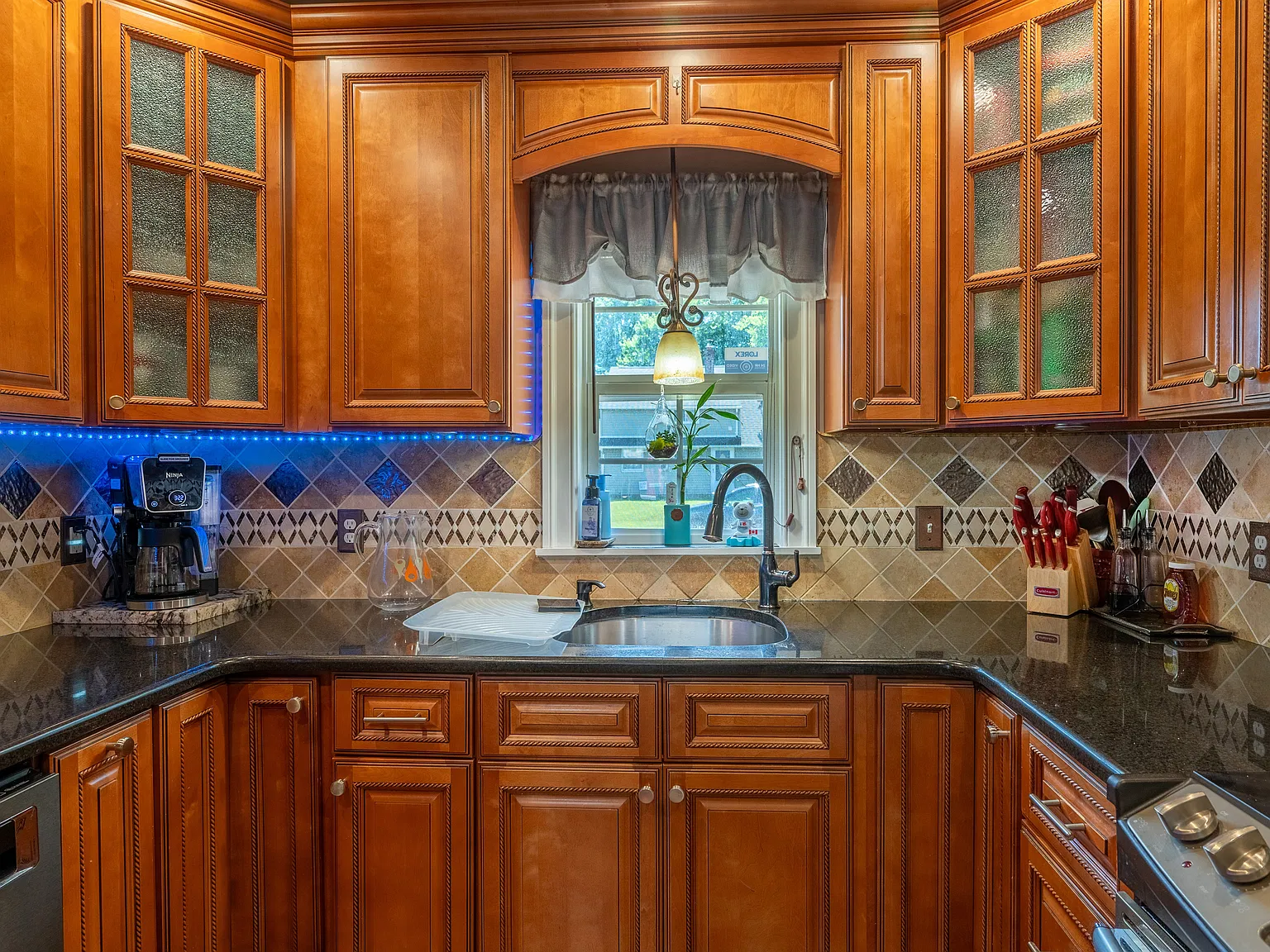 4 bed, 2000 sqft, $2,750 — Photo 4