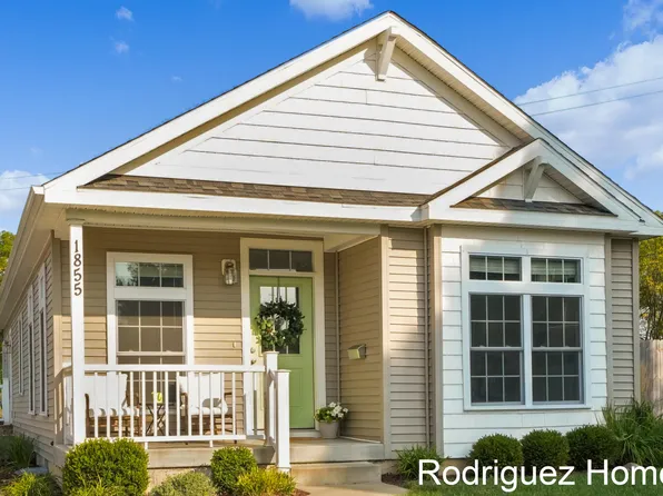 1855 Herrick Ave NE, Grand Rapids, MI 49505