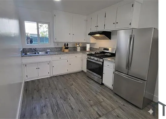 2806 1/2 S Norton Ave #4 — Photo 4