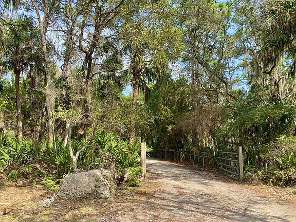 The entrance to the driveway