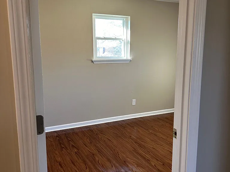 410 Savannah Ave — Photo 11