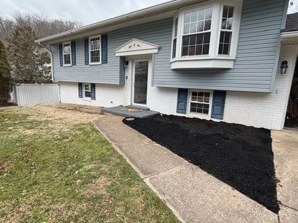 105 Brookhaven Cir, Nitro, WV 25143