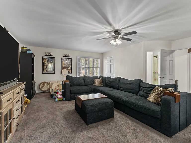 2125 Forest Hills Dr — Photo 16