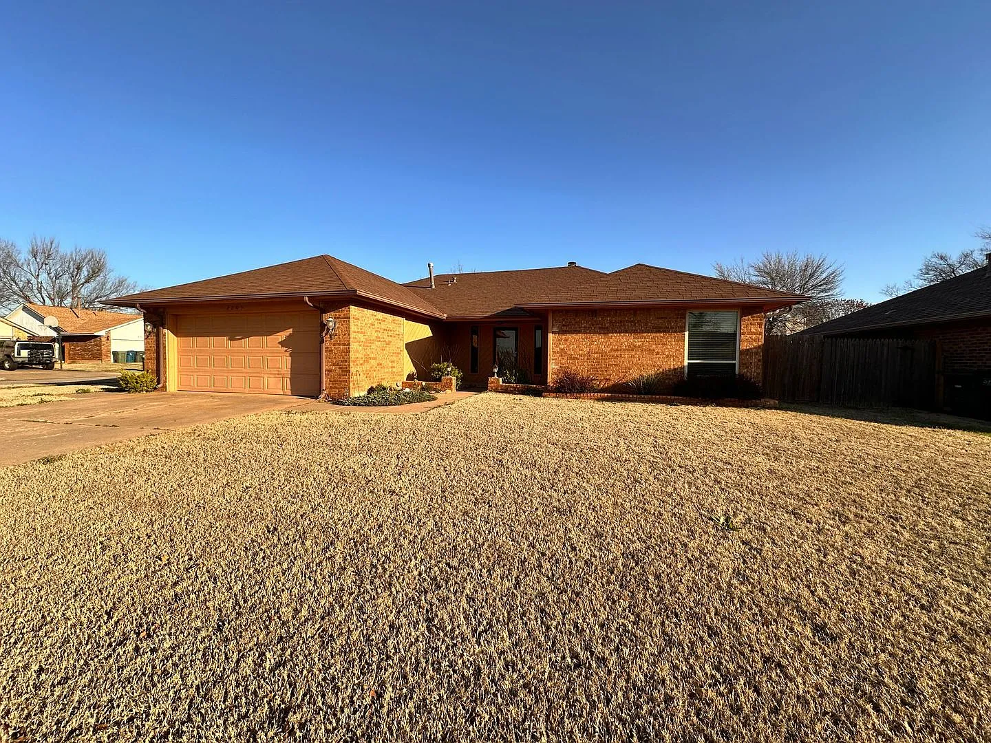 Large 3 Bed 2 Bath In Edmond Schools!! — Photo 2