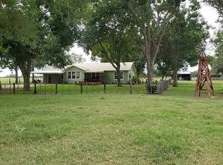 17 Private Road 2001, Hallettsville, TX 77964