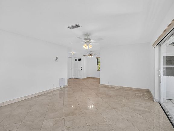 4th image of 300 NW 42nd St