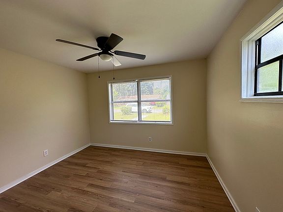 3rd image of 3618 Oakland Ct