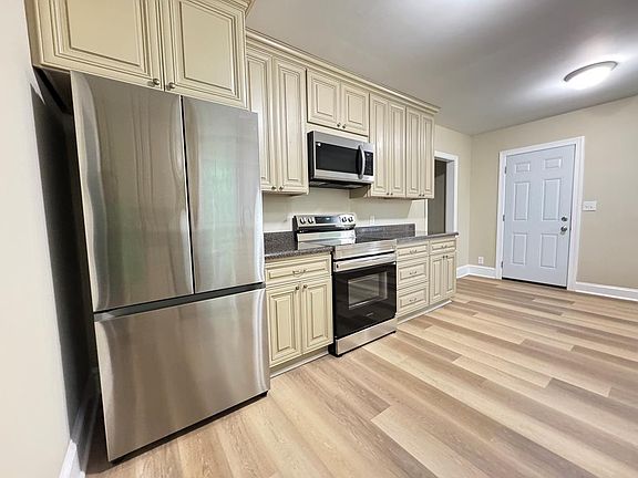 2nd image of 1112 Lakemont Dr