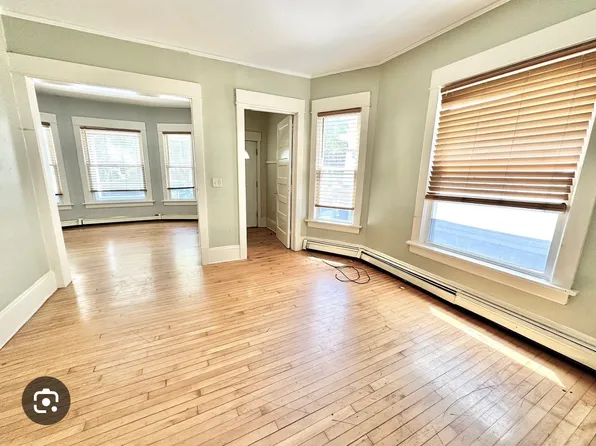 2957 N Farwell Ave #2957, Milwaukee, WI 53211