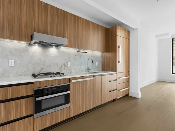 165 Lexington Avenue image 1 of 12
