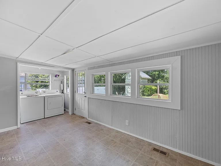 2137 Jackson St — Photo 15