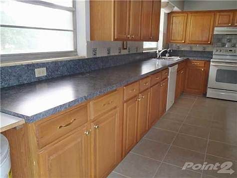 3rd image of 1285 Park Ln