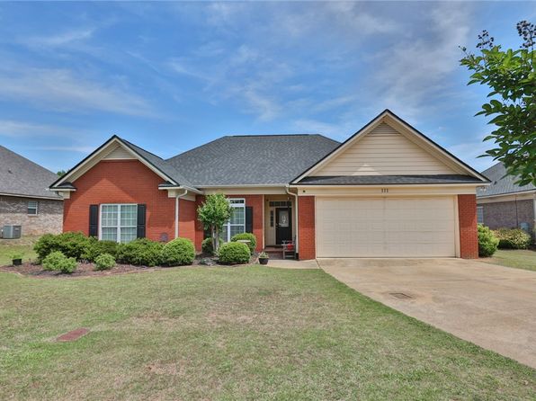 111 Boulder Creek Dr, Smiths Station, AL 36877