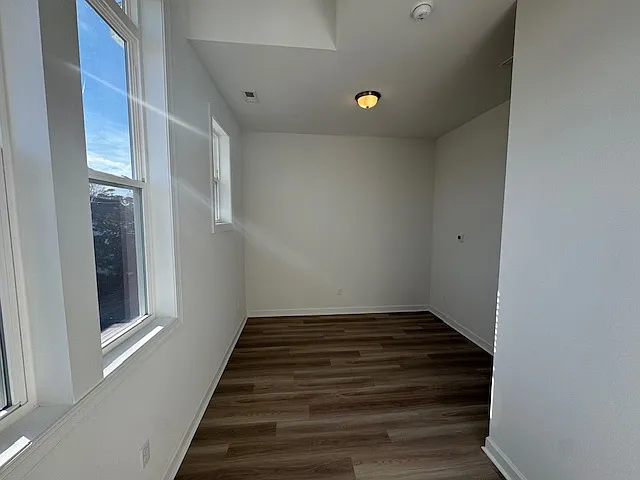 909 Baltic Ave #1 — Photo 11