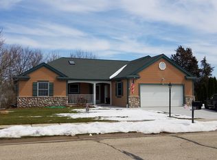 683 Summer Creek Rd, Oconomowoc, WI 53066