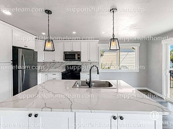 5th image of 405 Maple Ave NW
