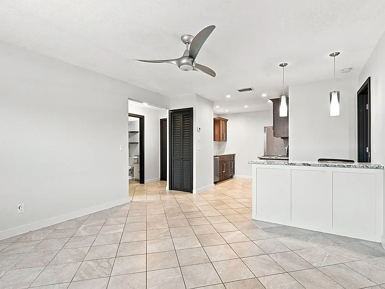 2480 SE Garden Ter #507 — Photo 6